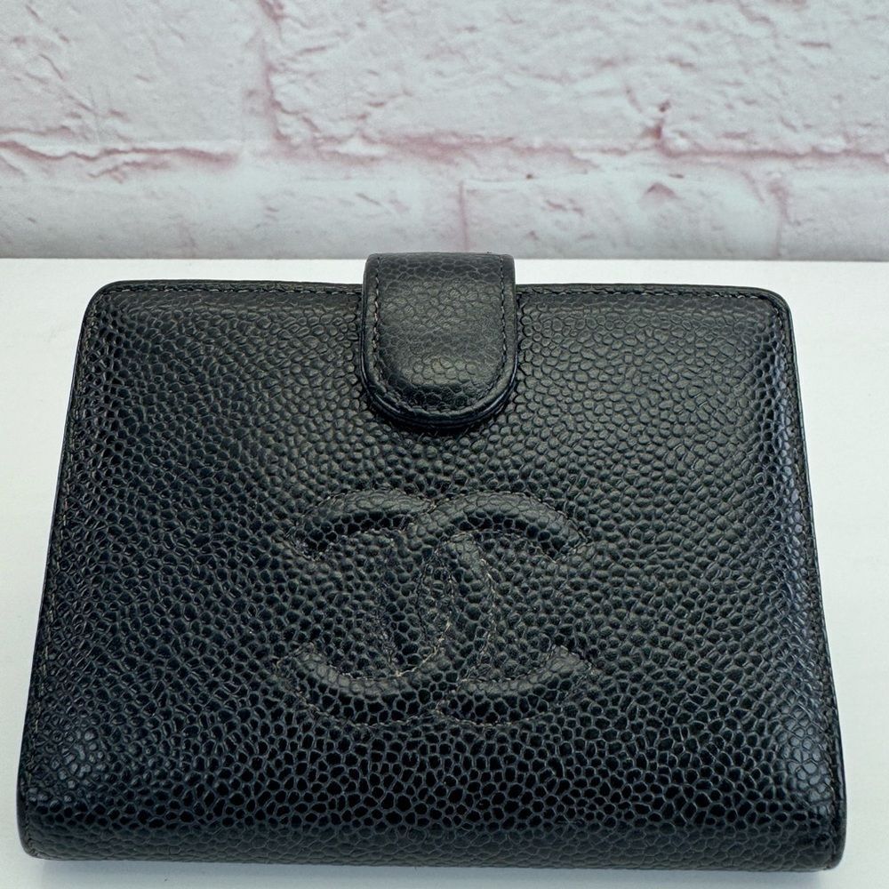 CHANEL Caviar Vintage Black Leather Wallet